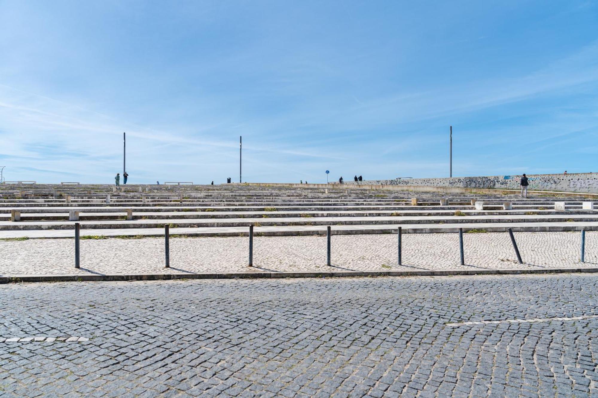 Sea View & Sundown, 150M From The Beach And Surf Spots Costa da Caparica Exterior photo